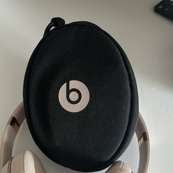 Beats by Dre - Picture 2 of 3